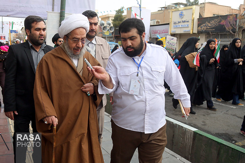 فجر انقلاب / حضور آیت الله مقتدایی در راهپیمایی 22 بهمن 