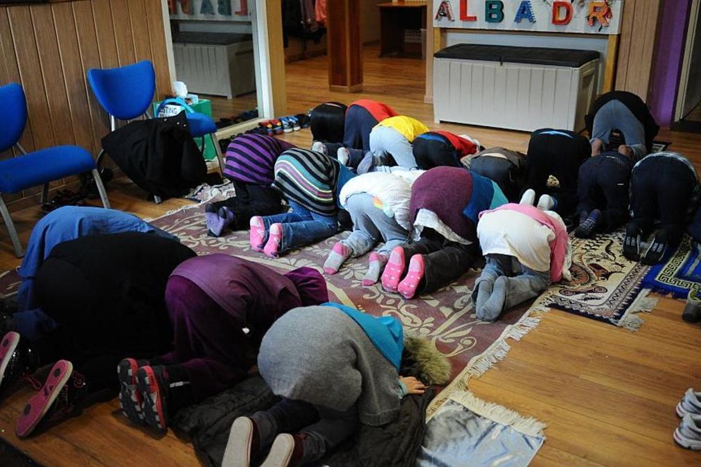 جدل في ألمانيا بعد منع تلاميذ مسلمين من الصلاة بالمدرسة 