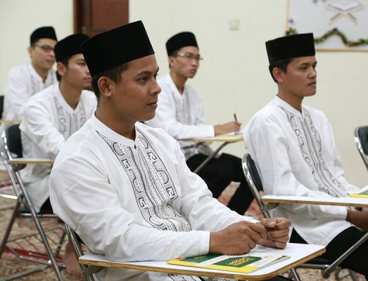 إفتتاح الدورة القرآنية الـ ۱۲ لإعداد معلمي القرآن في أندونيسيا 