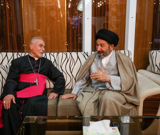 وفد من طائفة السريان الكاثوليك المسيحية يتشرف بزيارة مرقد الإمام علي بن أبي طالب (عليه السلام) 