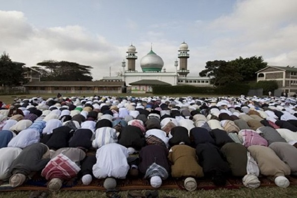 الآلاف يتظاهرون احتجاجاً على هدم مسجد في كينيا 