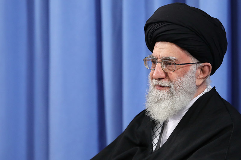 قائد الثورة الاسلامية في ايران يستقبل المشاركين في المسابقات القرانية