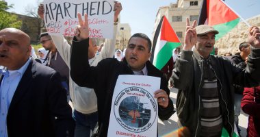 آلاف الفلسطينيين يتظاهرون تضامنا مع المعتقلين المضربين عن الطعام  