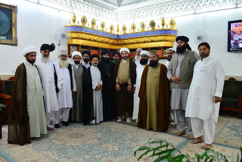 وفد علماء أهل السنة في باكستان يتشرفون بزيارة مرقد أمير المؤمنين (ع) 