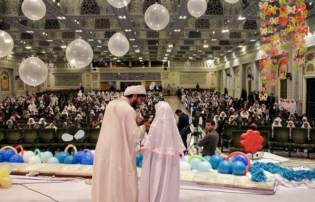 حفلا لمجموعة من للفتيات البحرينيات في حرم الإمام الرضا (ع) بمناسبة بلوغهن سن التكليف