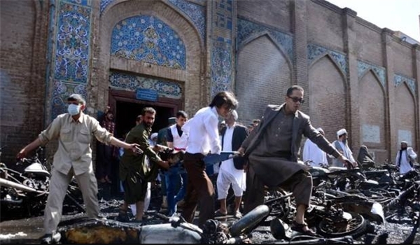 استشهاد ۲۰ شخصاً بهجوم على مسجد غربي أفغانستان