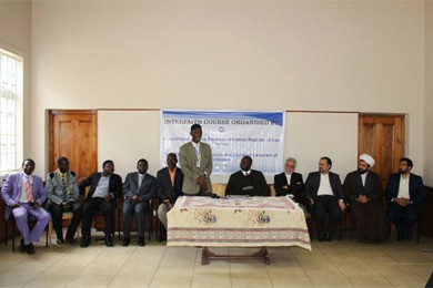 إختتام دورة "الإسلام والمسیحیة" التعلیمیة في زیمبابوي 