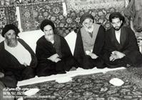 آیت الله مرعشی نجفی در کنار امام خمینی در نجف