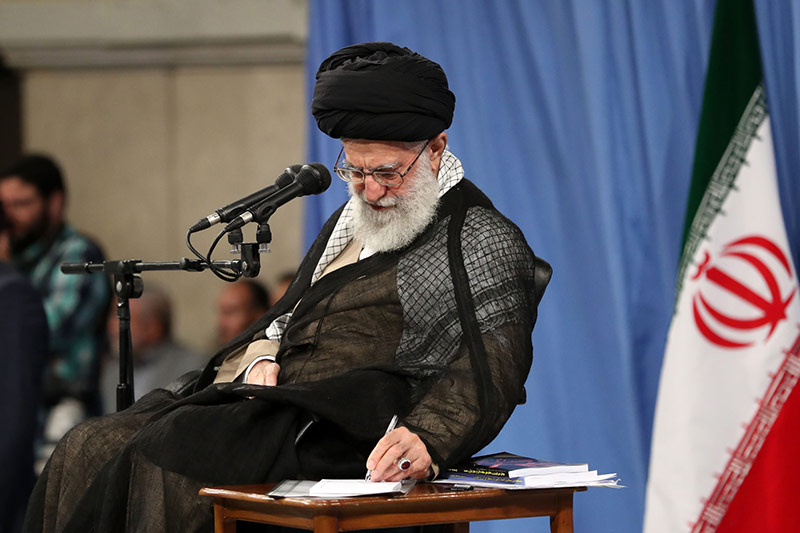 قائد الثورة الاسلامية يستقبل طلاب الحوزة العلمية في طهران