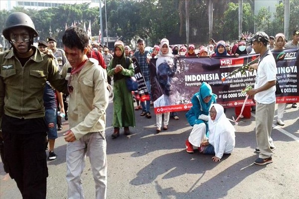 مظاهرة تضامنية مع مسلمي الروهينغيا في جاكرتا 