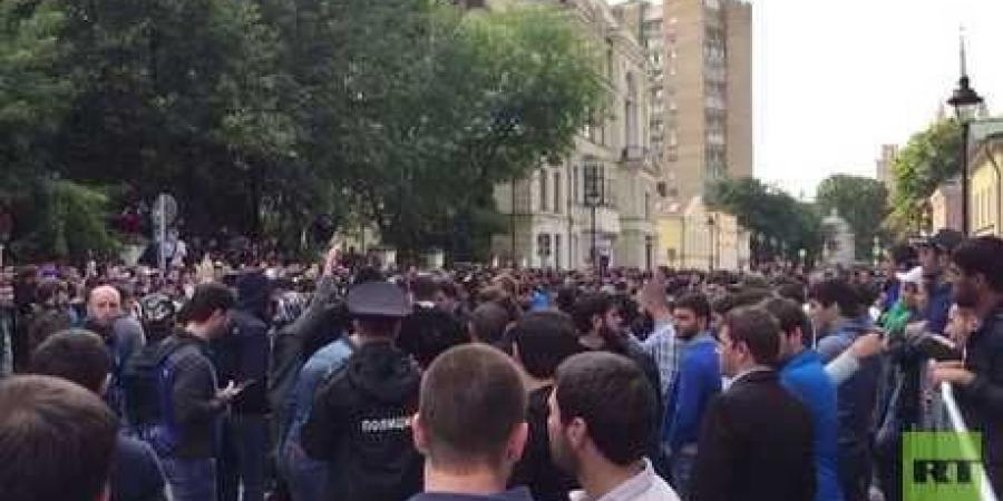 احتشاد المئات قرب سفارة ميانمار في موسكو 