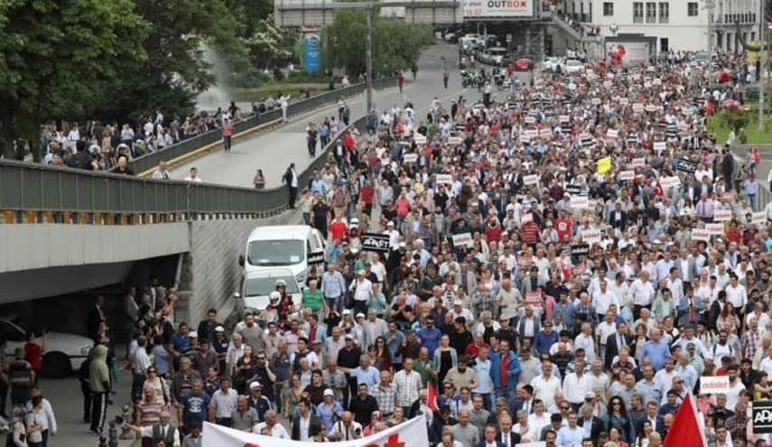 متظاهرون غاضبون في اسطنبول 