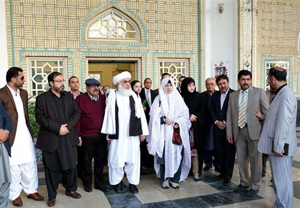  رئيس مجلس ولاية بلوشستان الباكستانية يتشرف بزيارة الحرم الرضوي المنور