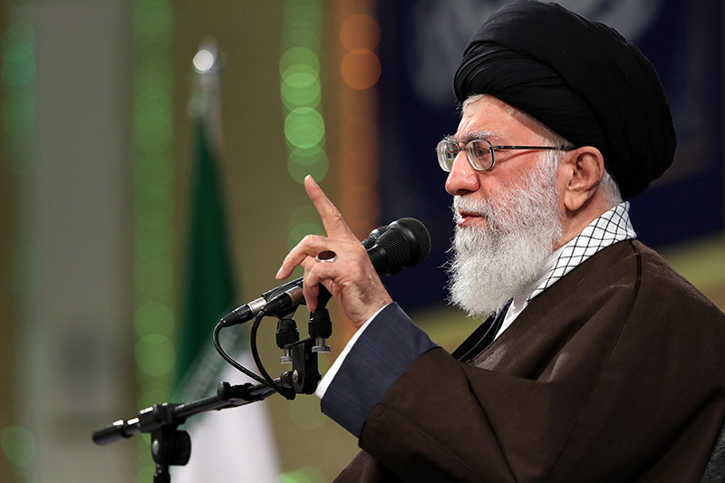 لقاء كبار المسؤولين الايرانيين مع قائد الثورة الاسلامية بمناسبة المبعث النبوي 