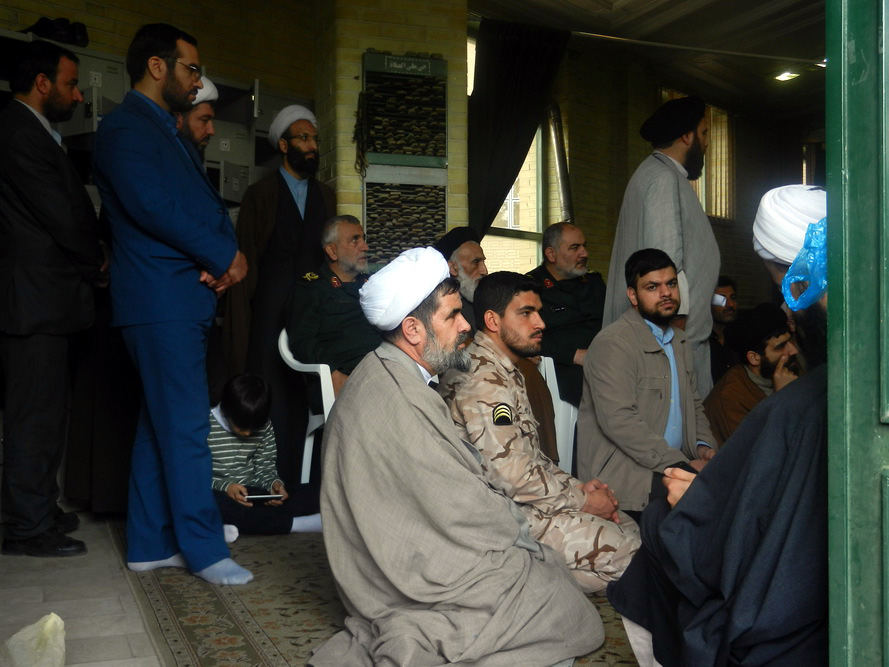 تجمع طلاب حوزه علمیه همدان نسبت به مواضع دشمنانه امریکا