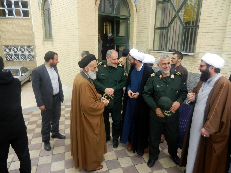 تجمع طلاب حوزه علمیه همدان نسبت به مواضع دشمنانه امریکا