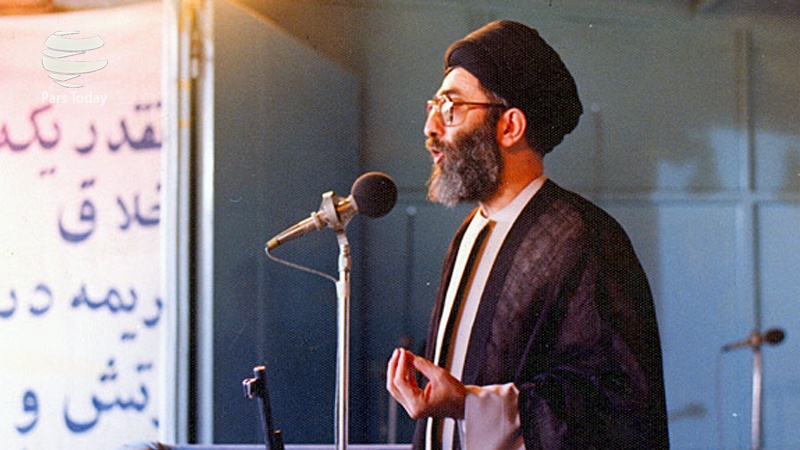 قائد الثورة الاسلامية