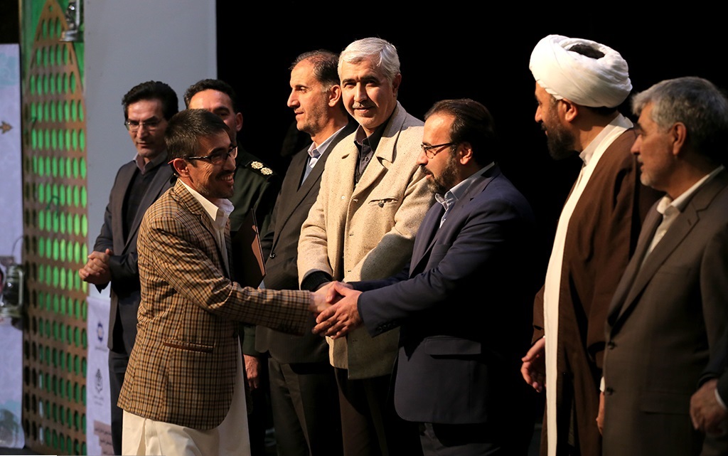 تجلیل از برگزیدگان همایش بین المللی مناظرات رضوی
