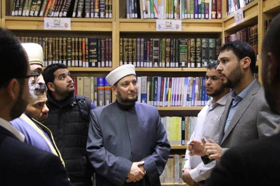 وفد من "المجمع الفقهي العراقي لكبار العلماء للدعوة والإفتاء" يزور مكتبة الروضة الحيدرية 