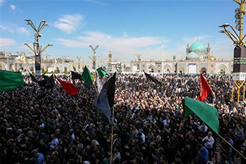 الحرم الرضوي يستقبل الزوار الذين لم يتسنّ لهم الذهاب إلى كربلاء في الأربعين