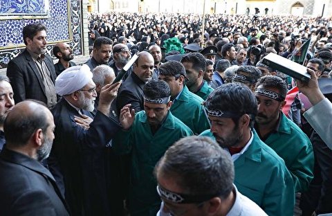 قافلة خدام الأربعين الحسيني تنطلق من الحرم الرضوي الطاهر نحو كربلاء المقدسة