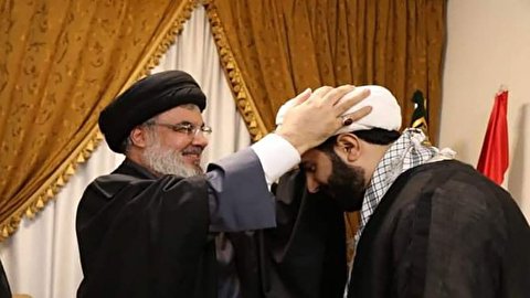 اعتمار العمامة على يد سيد المقاومة