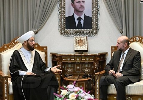 مفتي سوريا يشيد بالقيادة الفلسطينية ويوجه دعوة لحماس