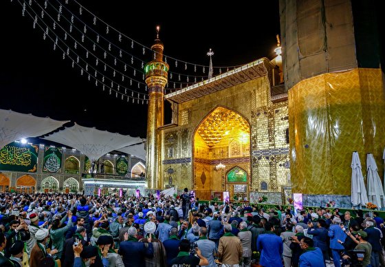 ازاحة الستار عن المنارة الجنوبية لمرقد امير المؤمنين (عليه السلام)
