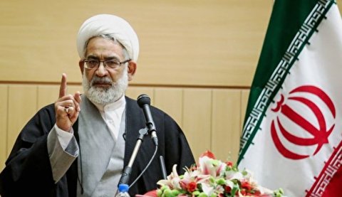 على الحكومة طرد السفير البريطاني على وجه السرعة