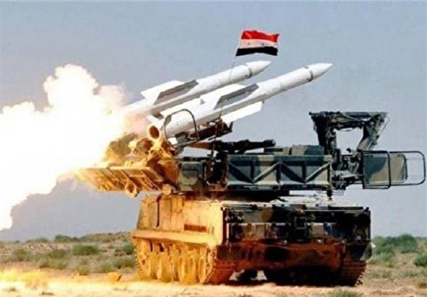 الدفاعات الجوية السورية تتصدى لعدوان اسرائيلي بالصواريخ في سماء جنوب دمشق