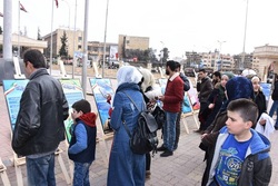 دستاوردهای انقلاب اسلامی ایران در نمایشگاه دانشگاه حلب