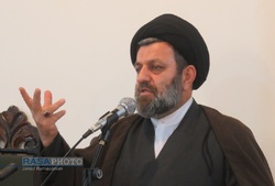 دشمن به دنبال استحاله و نابودی حقیقت انقلاب اسلامی از درون است