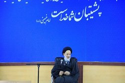 برخی مسؤولان نسبت به آرمان‌های انقلاب بی تفاوت هستند