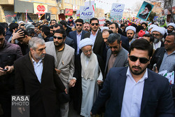 حضور آیت الله مکارم شیرازی در راهپیمایی 22 بهمن