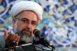 زیارت اهل‌بیت قدم گذاشتن از وادی ظلمت به وادی نور است
