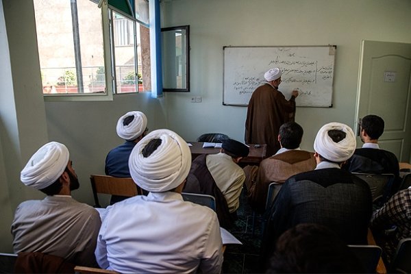 وضعیت نامناسب سرانه طلاب نسبت به سرانه جمعیت|انقلابی گری به عامل اختلاف تبدیل نشود