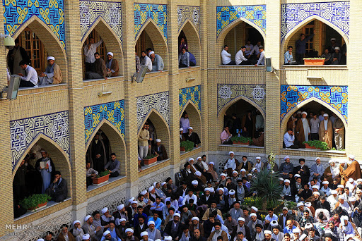 ورود نامناسب حوزه به تخصص گرایی