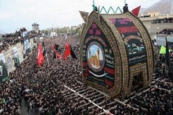 نخل گردانی نماد عشق و ارادت به سالار شهیدان