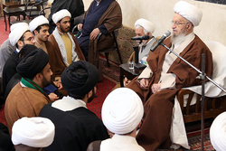 روحانیون با سلاح بیان و قلم حقایق اسلام را تبیین کنند‌