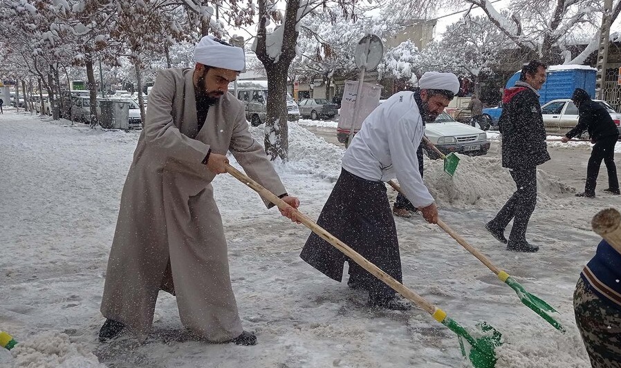 خدمت به خلق، عرصه ی مبارزه با نفس و خودسازی است