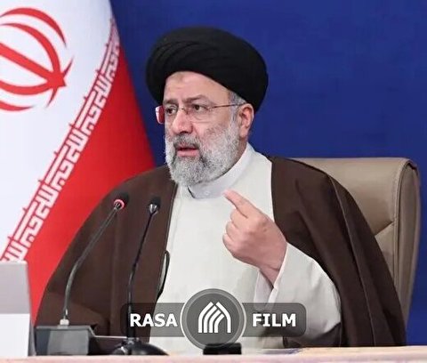 دولت وظیفه خود می داند در رفع مشکلات به ویژه مشکلات معیشتی مردم تلاش نماید