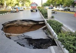 رهاشدگی قنات‌ها دلیل فرونشست میدان سپاه