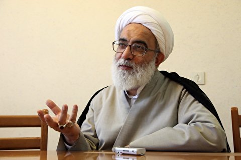 پذیرایی عضو فقهای شورای نگهبان از زائران اربعین