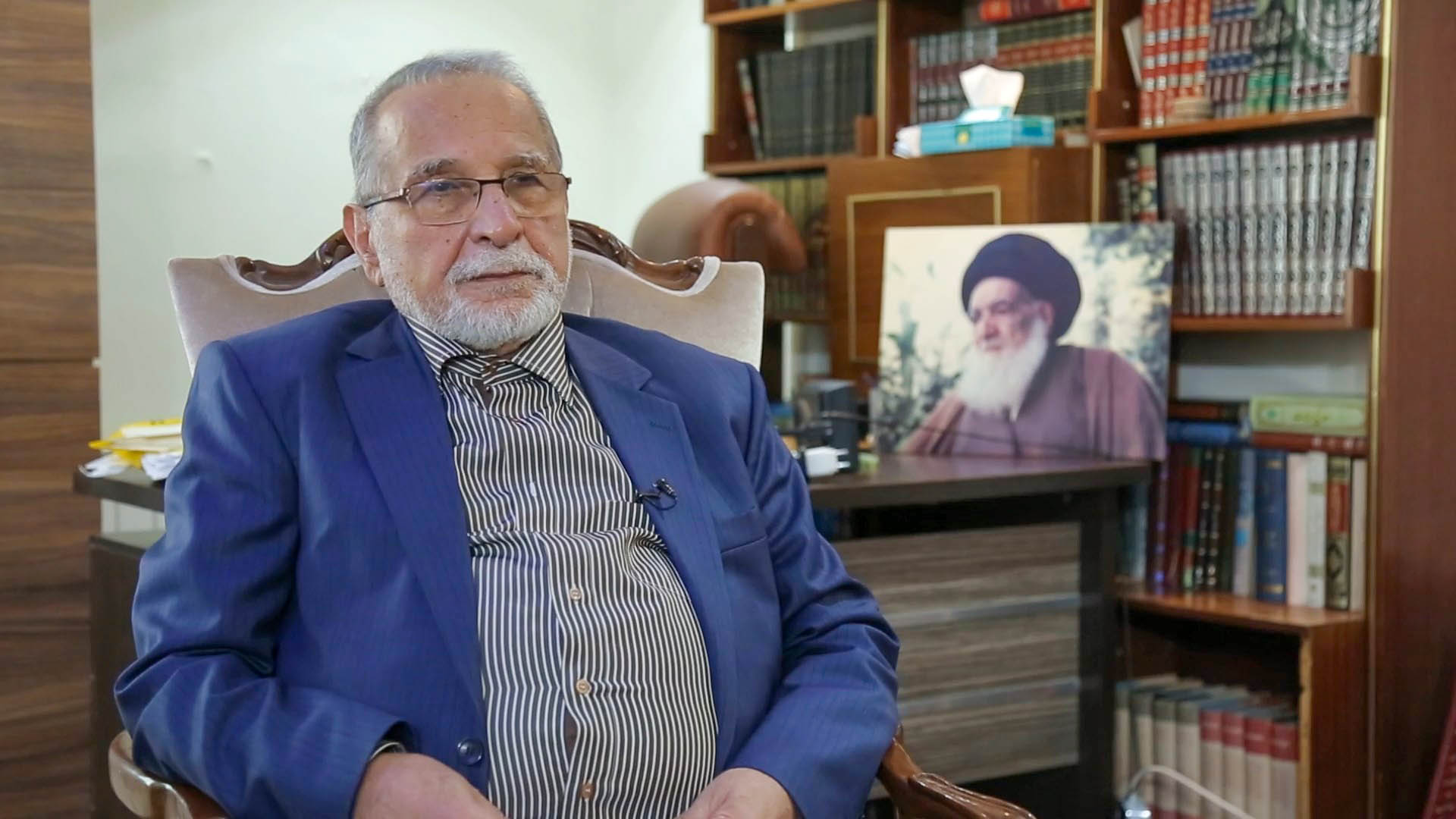 اهدای انگشتر توسط آیت الله خوئی به فرح پهلوی از جعلیات است