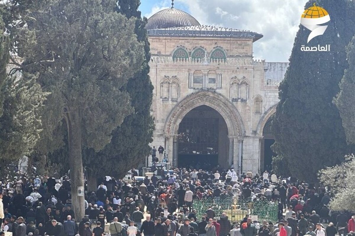 با و جود تدابیر شدید امنیتی ۸۰ هزار نفر در نماز جمعه مسجدالاقصی شرکت کردند