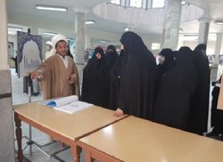 بازدید مدیر و معاونان جامعة الزهرا از نمایشگاه طرح امین