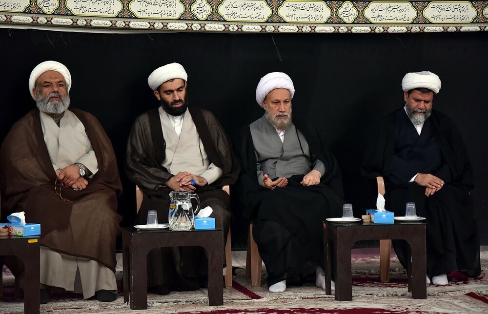اولین روز از اقامه عزای سید الشهدا در مسجد شهدای شیراز