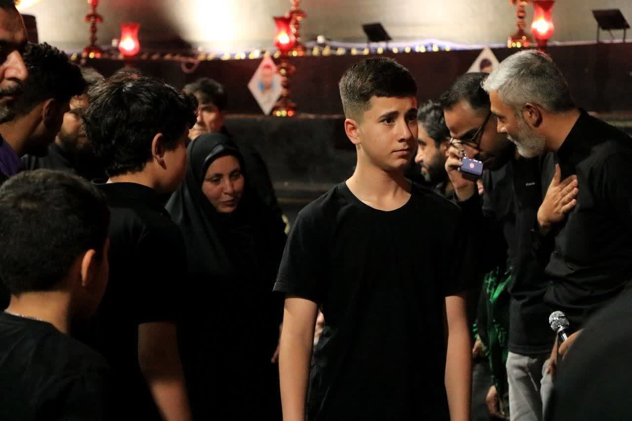 عزاداری شب هشتم محرم همراه با تجلیل از مادران شهدا در شیراز+تصاویر