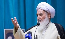 امام خمینی با الگوگیری از نهضت کربلا و عاشورا قیام کرد