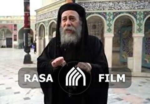 حضور کشیش مسیحی در حرم رضوی